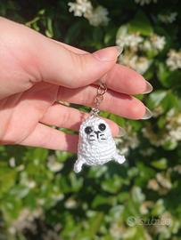 portachiavi a forma di foca bianca uncinetto 