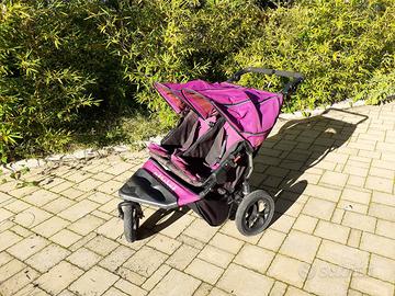 Passeggino gemellare a tre ruote