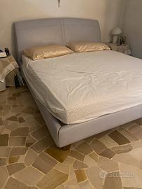 Letto  Frau in pelle