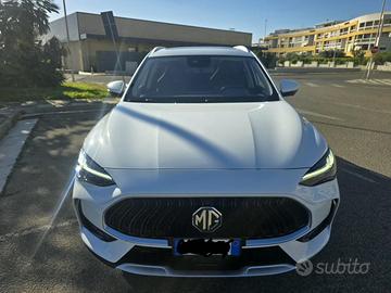 MG HS  LUXURY 