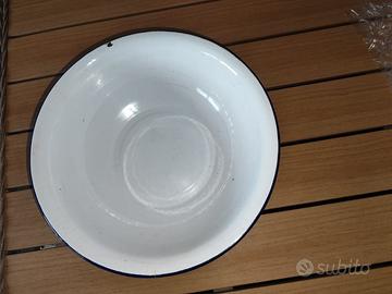 catino in ferro smaltato bianco