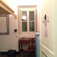 Piccola stanza libera in casa condivisa