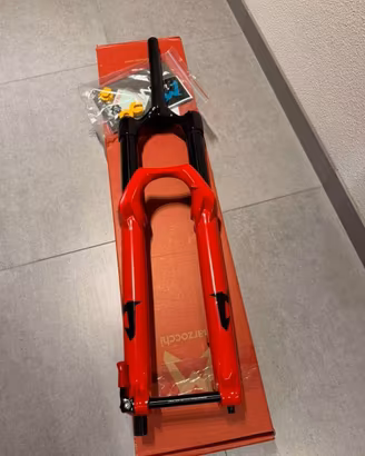 Marzocchi Super Z 180 mm NUOVA, come Fox 38 Grip X