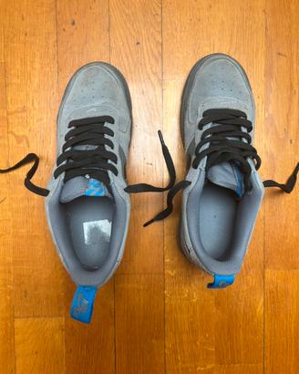 Nike Air Force 1 Grigie con dettagli Blu
