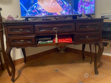 Scrivania in legno antico