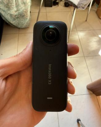Insta 360 x3 con motorcycle bundle e accessori