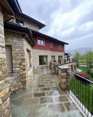 Immobile in asta di 2579 m² con 1 locale e box aut
