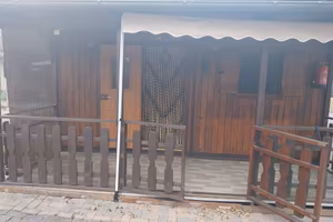  Casetta in legno in campeggio 