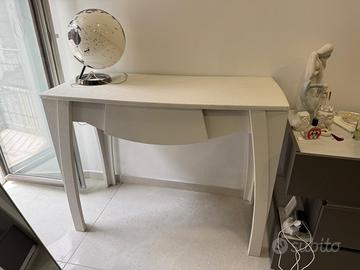 Tavolo consolle con cassetto