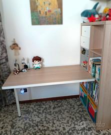 Scrivania con libreria IKEA