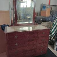 comò in legno compreso di specchio