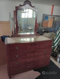 comò in legno compreso di specchio