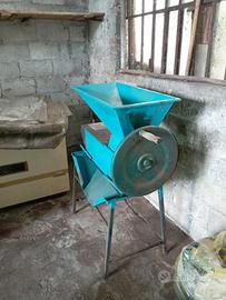 macchina per macinare uva e torchi 