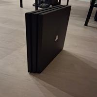 PlayStation 4 Pro +j 2 joystick + 11 giochi.