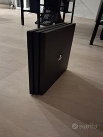 PlayStation 4 Pro +j 2 joystick + 11 giochi.