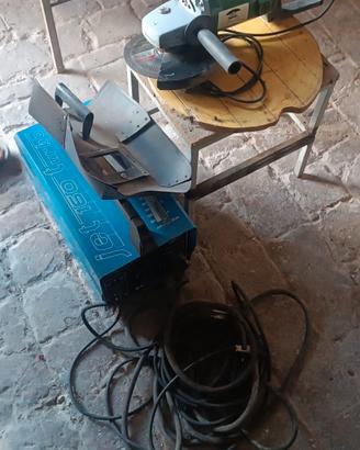 Saldatrice ad elettrodo  con smerigliatrice 