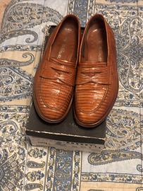 Scarpe eleganti in pelle di rettile