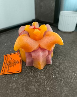 Candela colorata a forma di fiore 