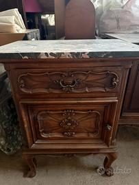 Coppia di comodini stile barocco in vero legno