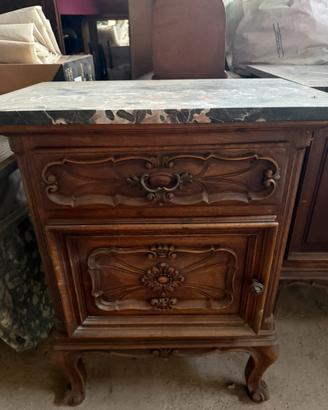 Coppia di comodini stile barocco in vero legno