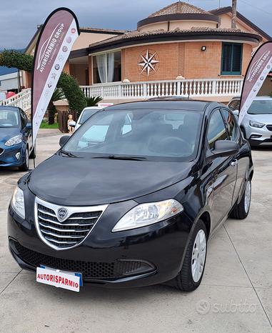 Lancia Ypsilon 1.2 69CV 5 porte Silver