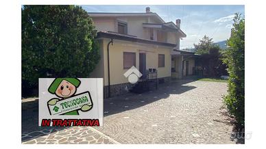 VILLA SINGOLA A AVEZZANO