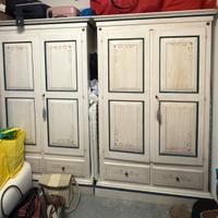 Coppia armadi in legno stile classico