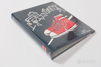 Album a fogli per raccogliere ed attaccare le foto