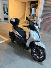Beverly 300s