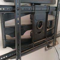 Staffa a muro estraibile per tv