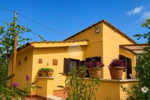 CASA INDIPENDENTE A TARANO