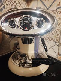 Macchina caffè illy