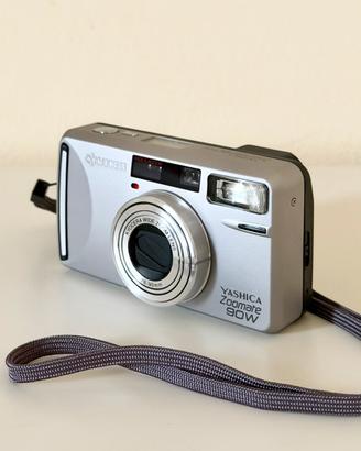 Fotocamera analogica anni 2000