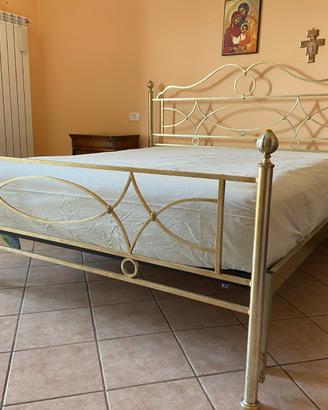 Letto in ferro battuto ottonato Catori