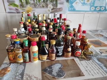 Collezione bottiglie liquore mignon