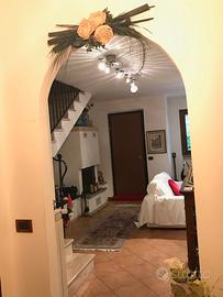 Curata villa a schiera con comodi spazi