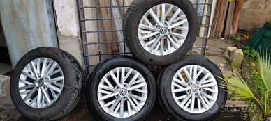 Cerchi 16" Volkswagen pneumatici MOMO seminuovi 