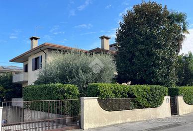 PORZIONE DI BIFAMILIARE A CASSOLA