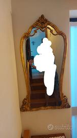 specchio in legno intagliato e cornice dorata