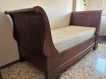 Letto antico singolo in legno