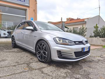 Volkswagen Golf GTD 2.0 TDI DSG 184cv BlueMotion T
