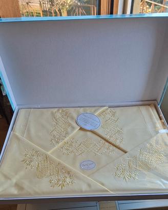 lenzuolo matrimoniale ricamato