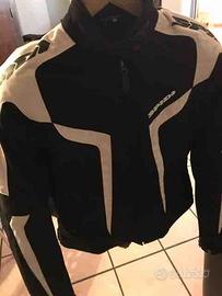 Giacca e casco da moto