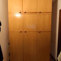 Armadio in legno color faggio