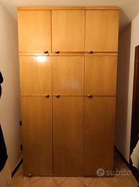 Armadio in legno color faggio