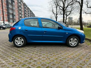 PEUGOT 206 1.2 benzina + gpl anno 2011 km 190.000