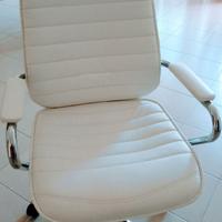 Poltrona in similpelle