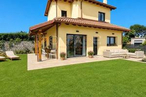 Villa di 220 m² con 5 locali e box auto a Albenga