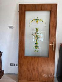 Porta con vetro decorato