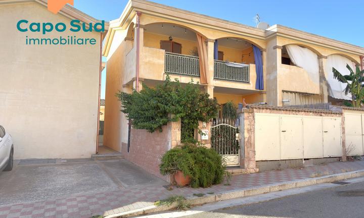 Sarroch - Casa a schiera con giardino e posto auto